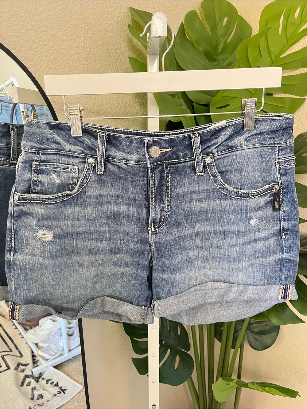 ✨ Silver Jeans Co. Boyfriend Shorts W29 L4.5 | Distressed Cuffed Denim Shorts
